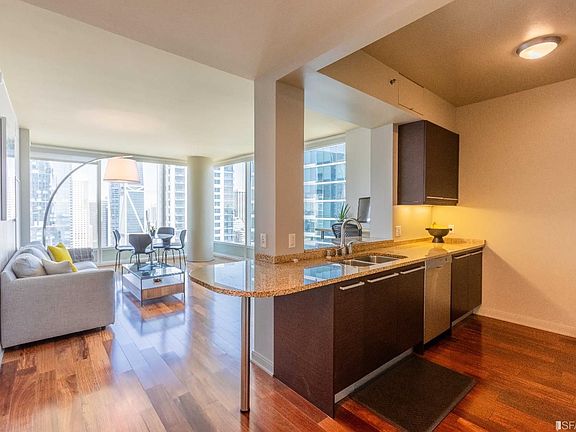 4th image of 425 1st St Unit 3307