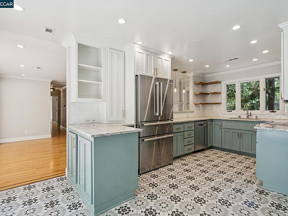 3rd image of 3575 Springhill Rd