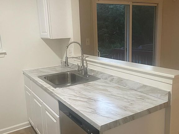 3rd image of 320 Caribou Ln