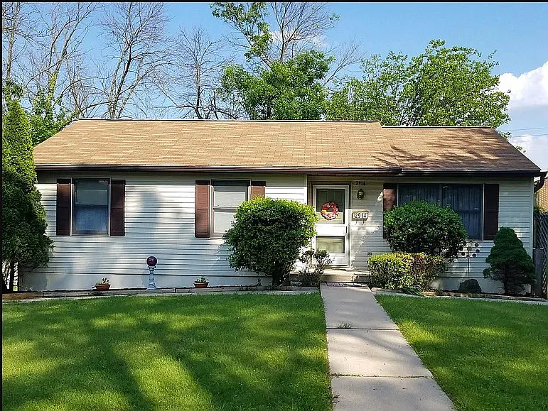 3 bed, 2.5 bath, 1054 sqft, $2,300 — Photo 2