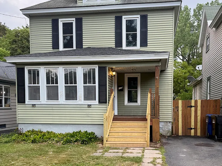 714 Schuyler St — Photo 1