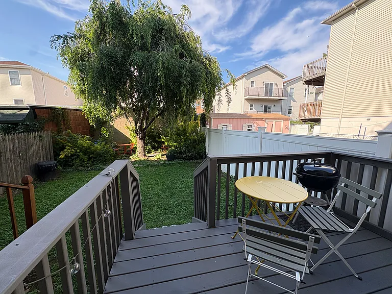 108 Thorne St #1R — Photo 9