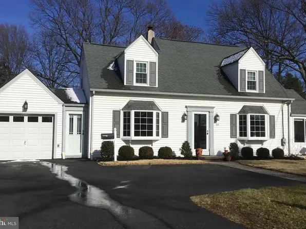 64 Delaware Ave, Florence, NJ 08518