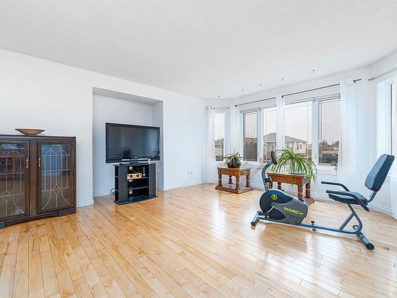 5th image of 4810 54th St