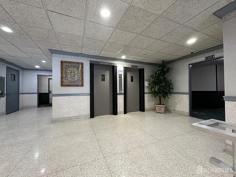 123 S Adelaide Ave #2L — Photo 22