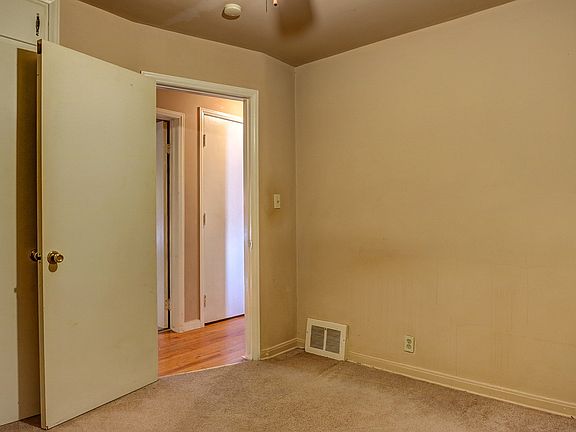 3rd image of 9344 Sussex St