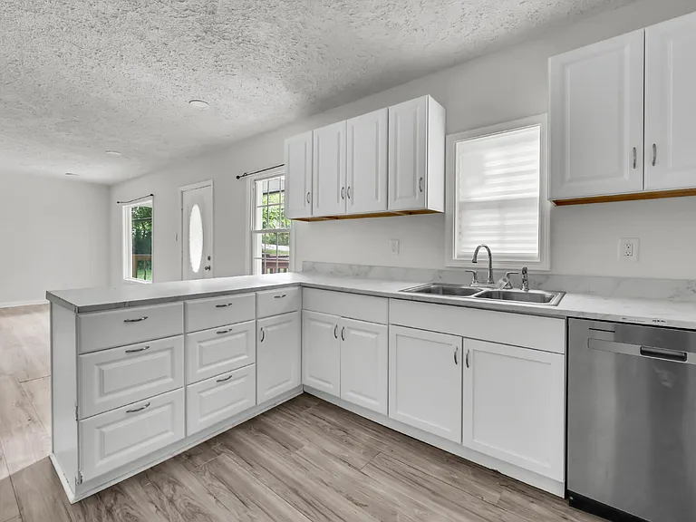 1010 Ridgecrest Dr — Photo 14