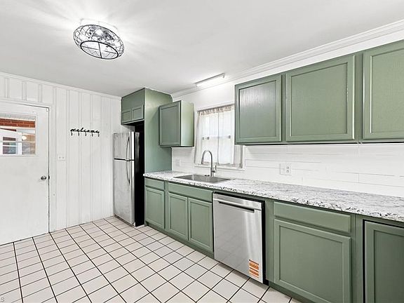 4th image of 306 Oakgrove Dr