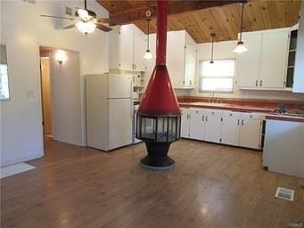 3rd image of 2426 Independence Ln