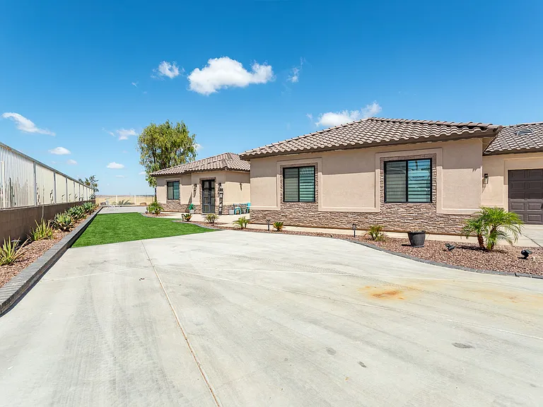 2070 S Araby Rd — Photo 9