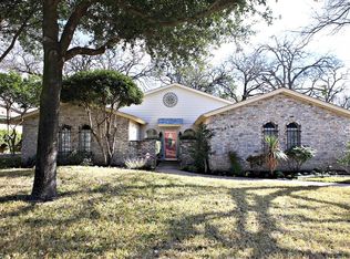 3416 Spring Valley Dr, Bedford, TX 76021