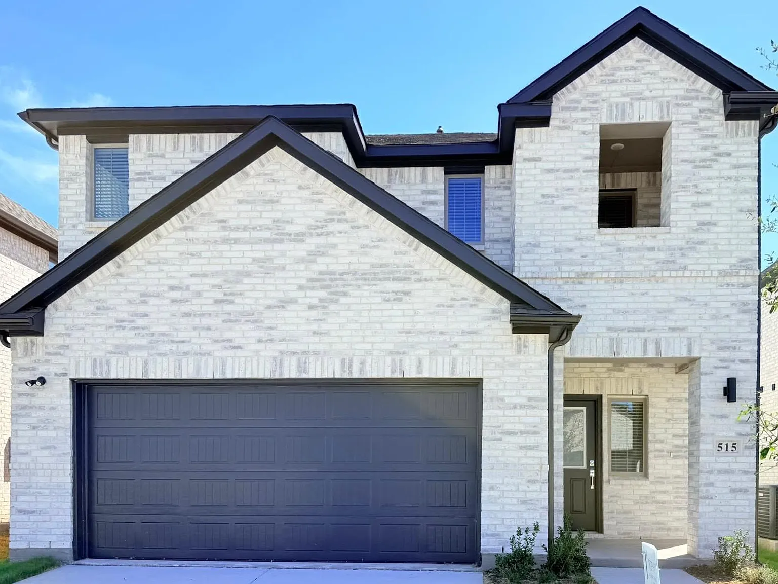 4 bed, 2.5 bath, 2311 sqft, $2,450 — Photo 2