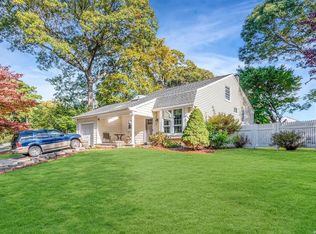 7 Renwick Rd, Ronkonkoma, NY 11779