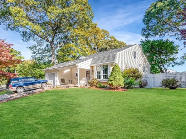7 Renwick Road, Lake Ronkonkoma, NY 11779