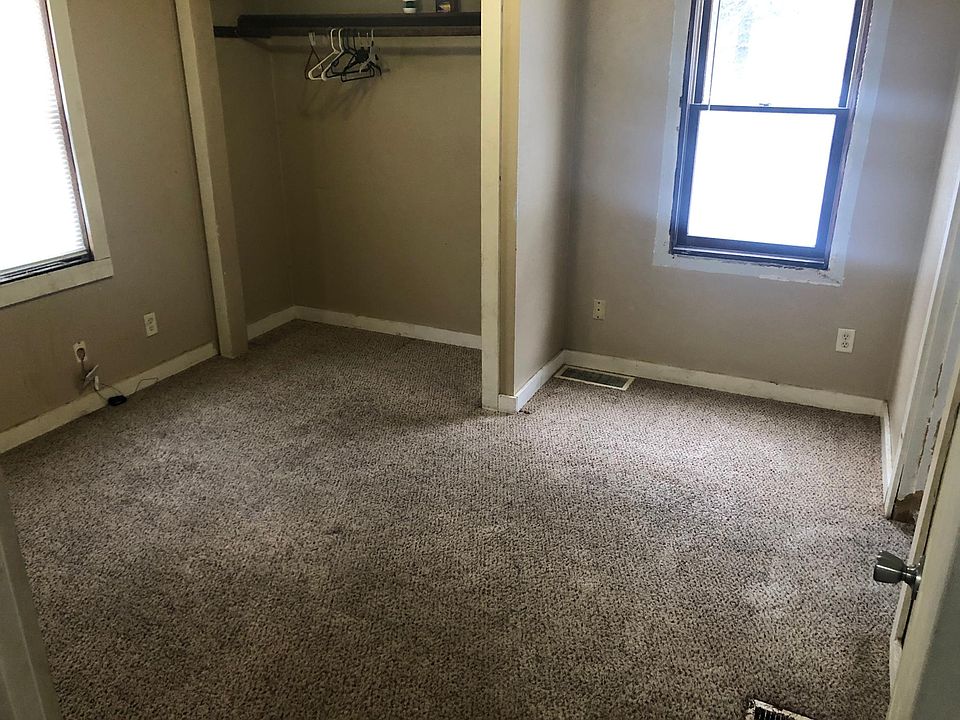2nd image of 92 5th Ave NW APT 3