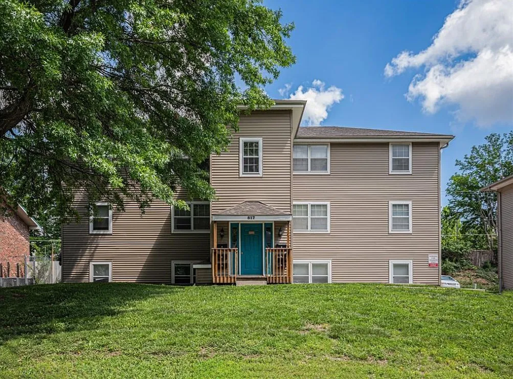 2 bed, 900 sqft, $1,400 — Photo 1