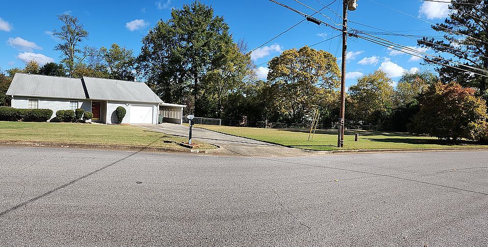 2nd image of 1021 Club View Dr NW