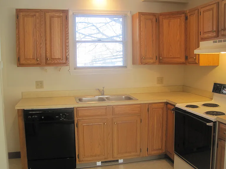 44 Memorial Blvd — Photo 5