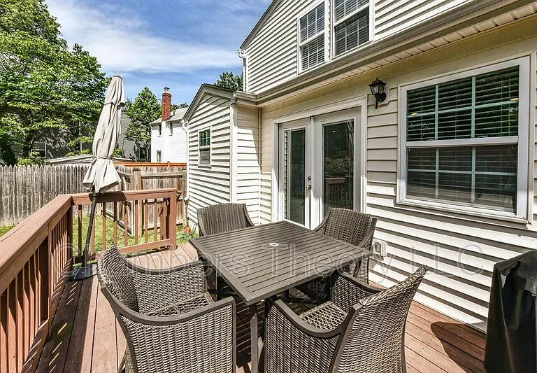 1033 S Edison St — Photo 23