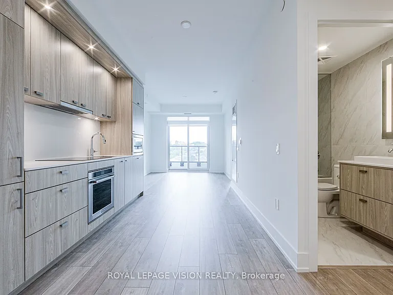 858 Dupont St #819 — Photo 4