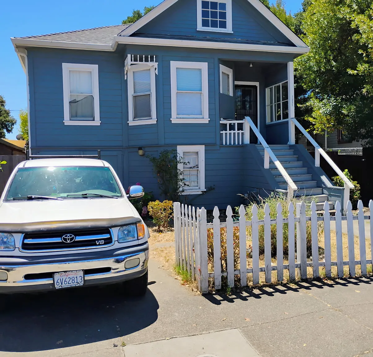 3 bed, 900 sqft, $2,100 — Photo 1