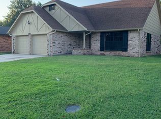 1000 Linn Ln, Yukon, OK 73099