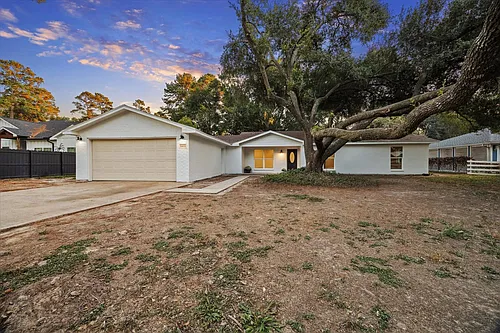 5411 Logston Ln Photo 1