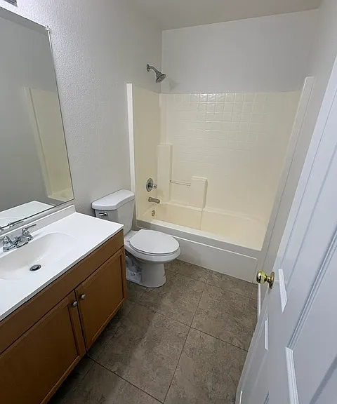 Secondary upstairs bathroom