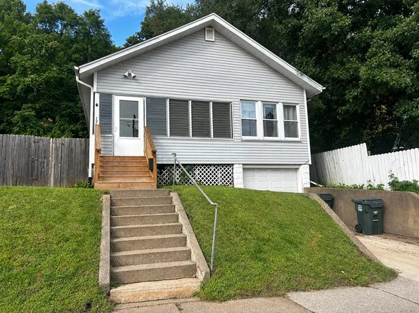 1713 Hershey Ave, Muscatine, IA 52761