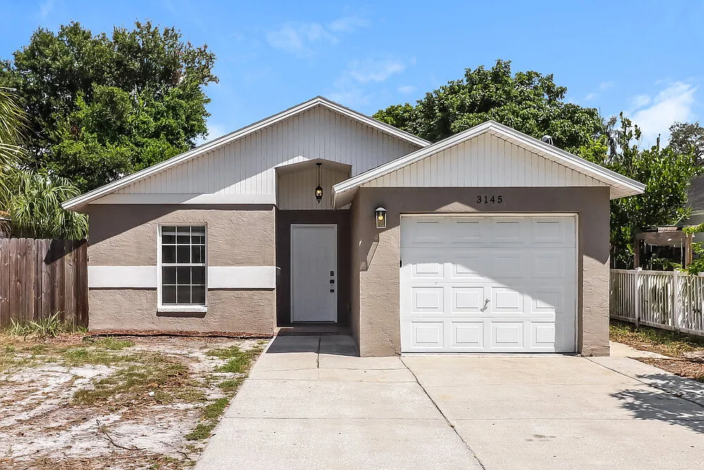 3 bed, 2.0 bath, 1185 sqft, $2,320 — Photo 1