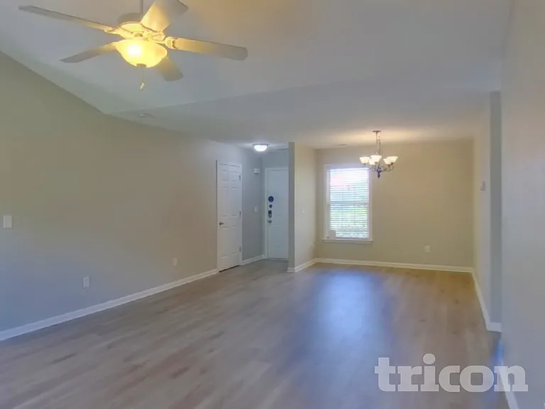 707 Patriot Ln — Photo 2