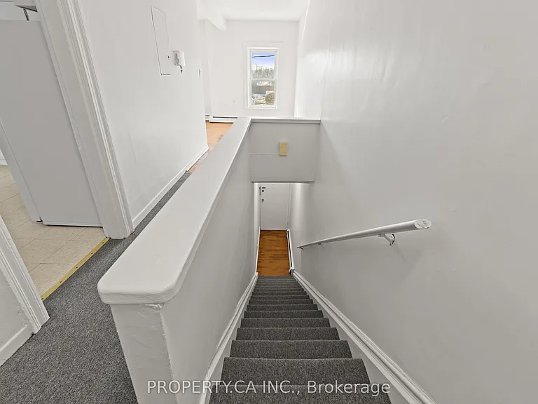 120 Stephenson Ave #UPPER — Photo 17