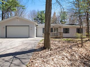 3488 N Lakeshore Dr, Holland, MI 49424