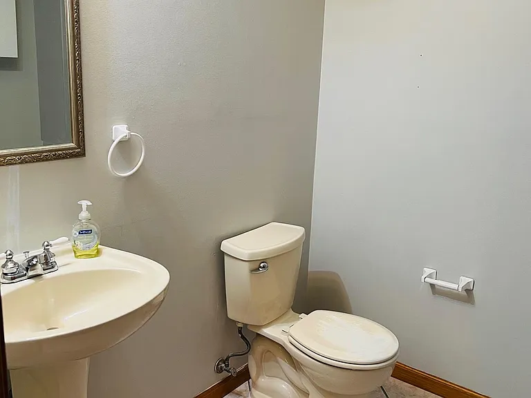 2409 Kimberly Dr — Photo 9