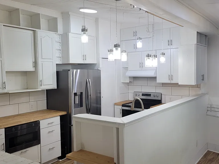 1311 S Person St — Photo 18