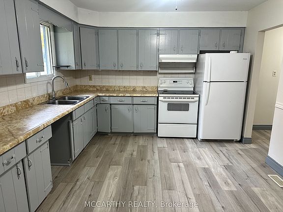 4th image of 644 Main St E #B
