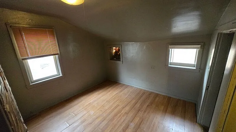 4 bed, 1.0 bath, $1,200 — Photo 3