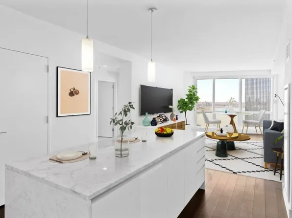 77 Hudson Street image 1 of 25