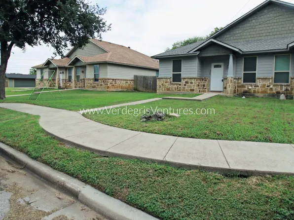 236 S Scott St, Burleson, TX 76028