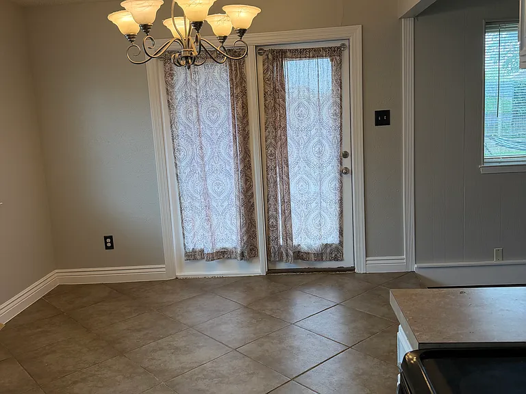 608 Aspenway Cir — Photo 12