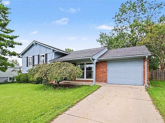 3rd image of 245 Evergreen Dr