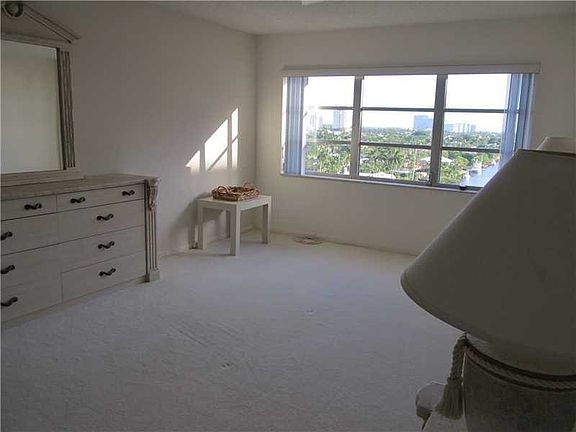 5th image of 340 Sunset Dr APT 1001