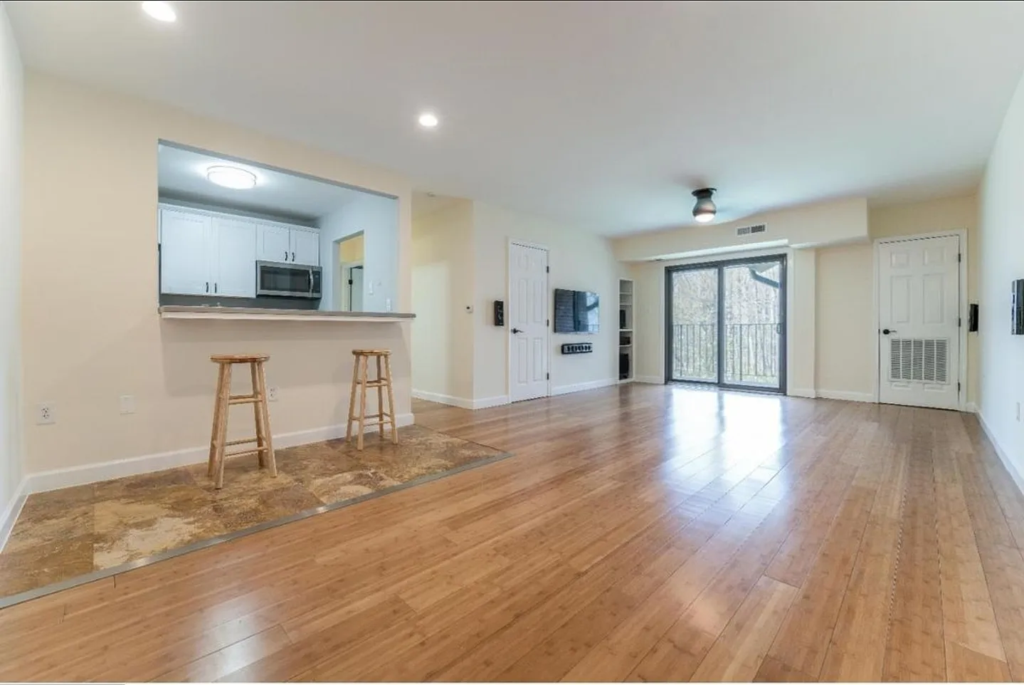 11 Dover Hall — Photo 3