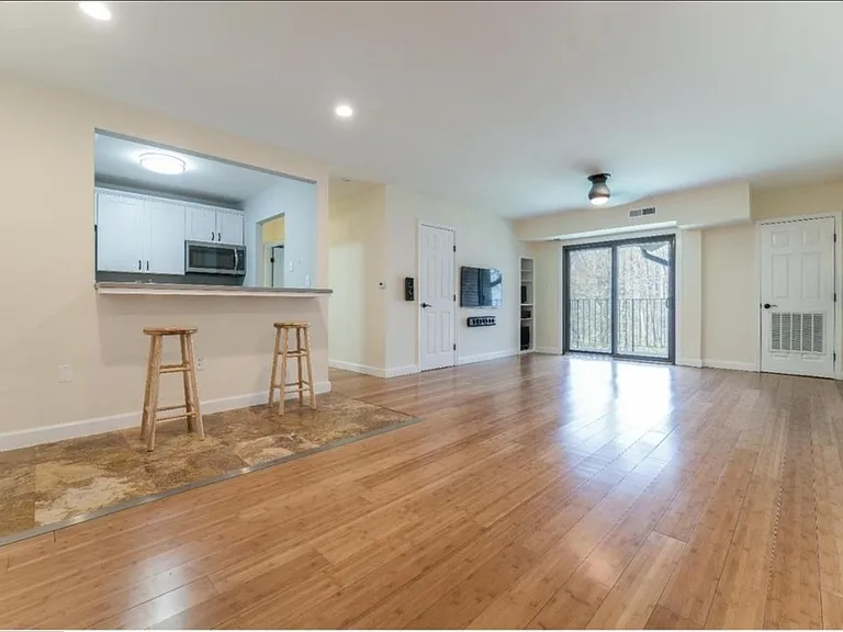 11 Dover Hall — Photo 1