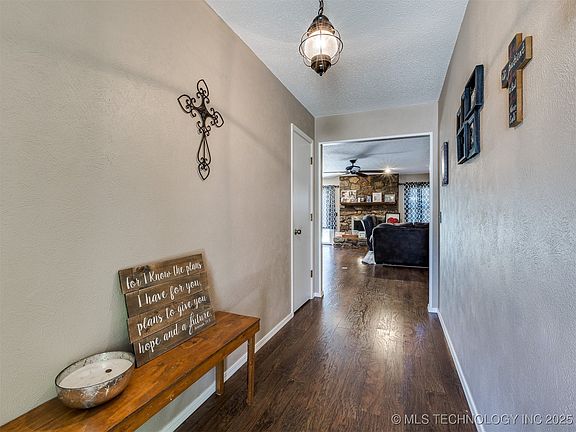 5th image of 124 Canterbury Ct
