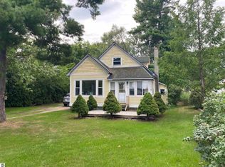 1020 Peninsula Dr, Traverse City, MI 49686