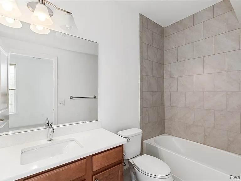 2769 Ashcombe Dr — Photo 8