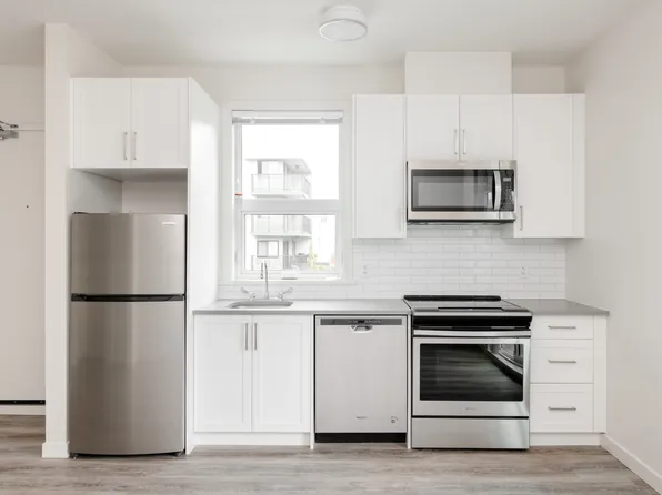 2780 5th St #B-301, Victoria, BC V8T 0C9