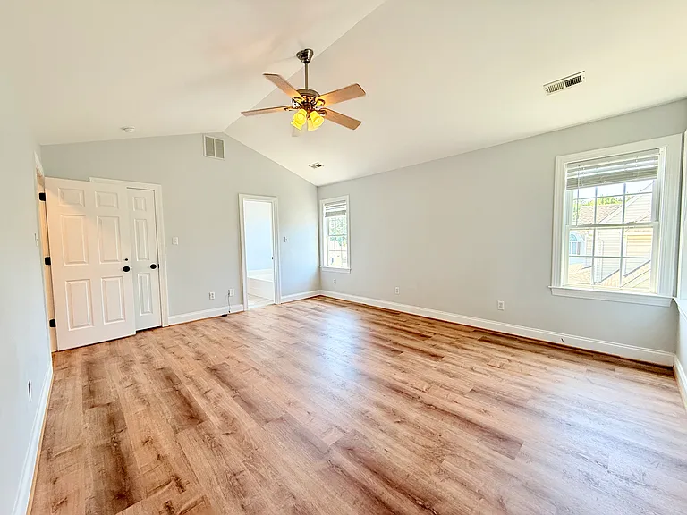 Vaulted ceilings, C-fan, walk-in closet and spa-like bathroom!