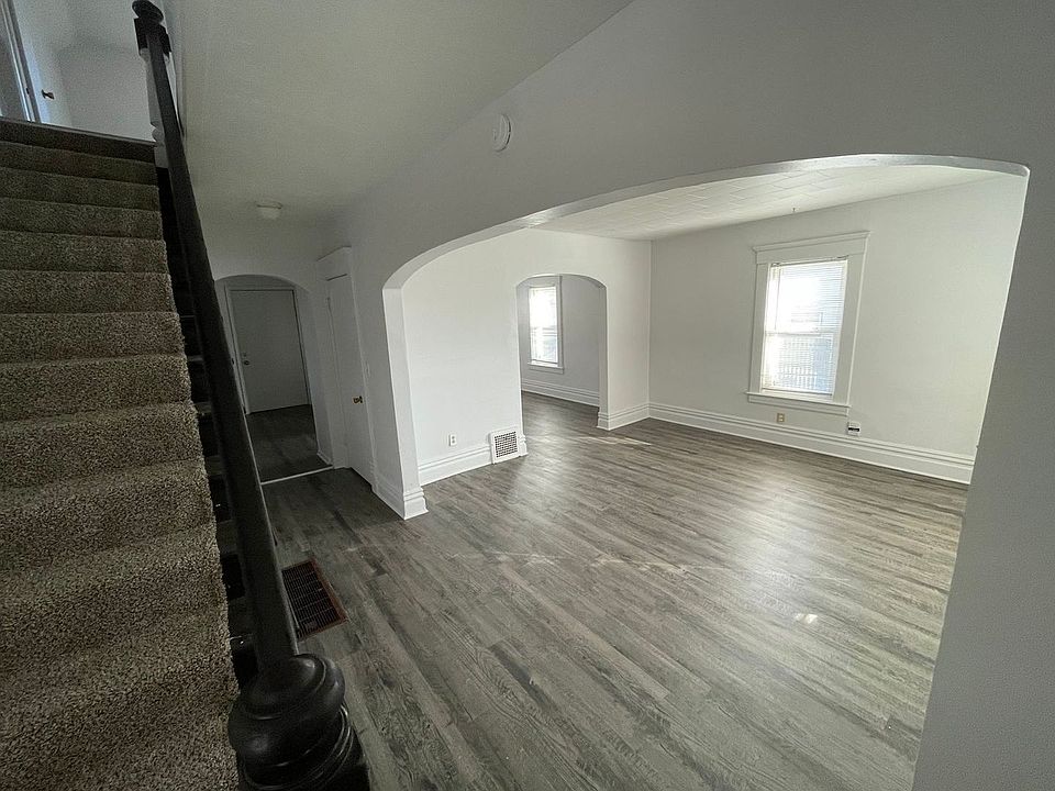 1st image of 307 E Hillsdale St